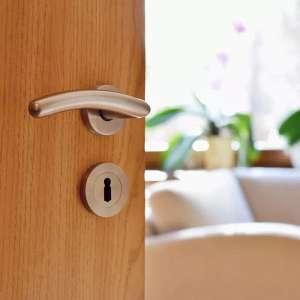 ventana de casa abierta por descuido