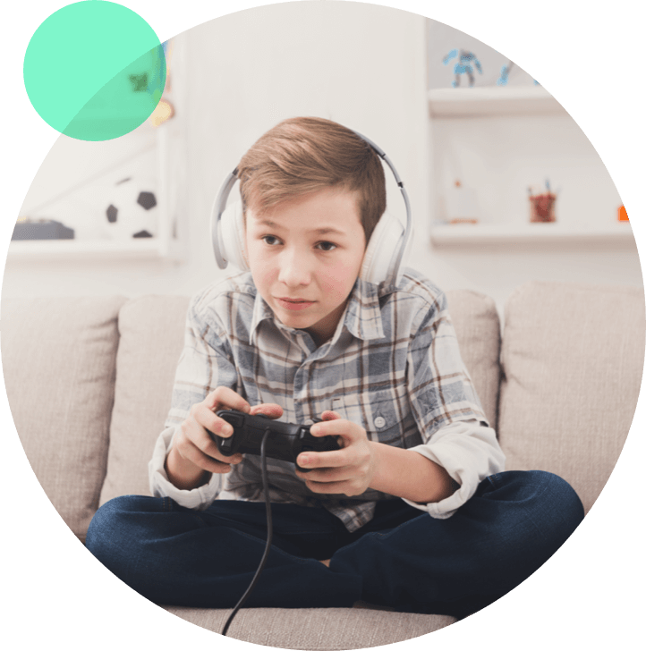 niño jugando videojuegos