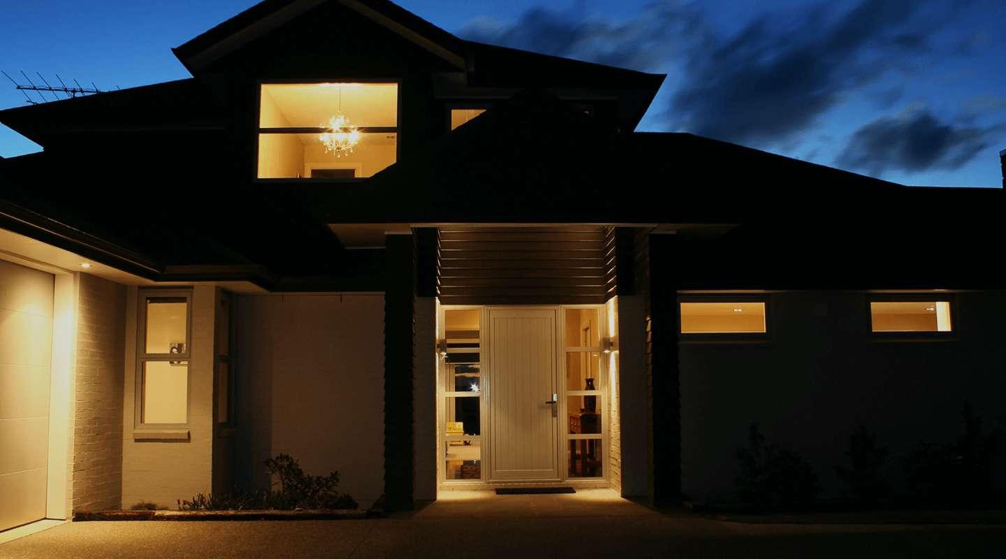 casa luces encendidas